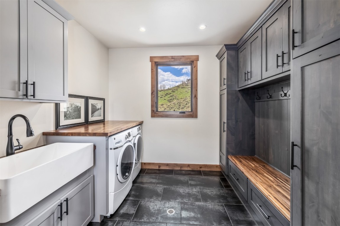 391 Angler Mountain Ranch Road Silverthorne, CO 80498 - Photo 28 of 50 a kitchen with stainless steel appliances granite countertop a refrigerator and a sink