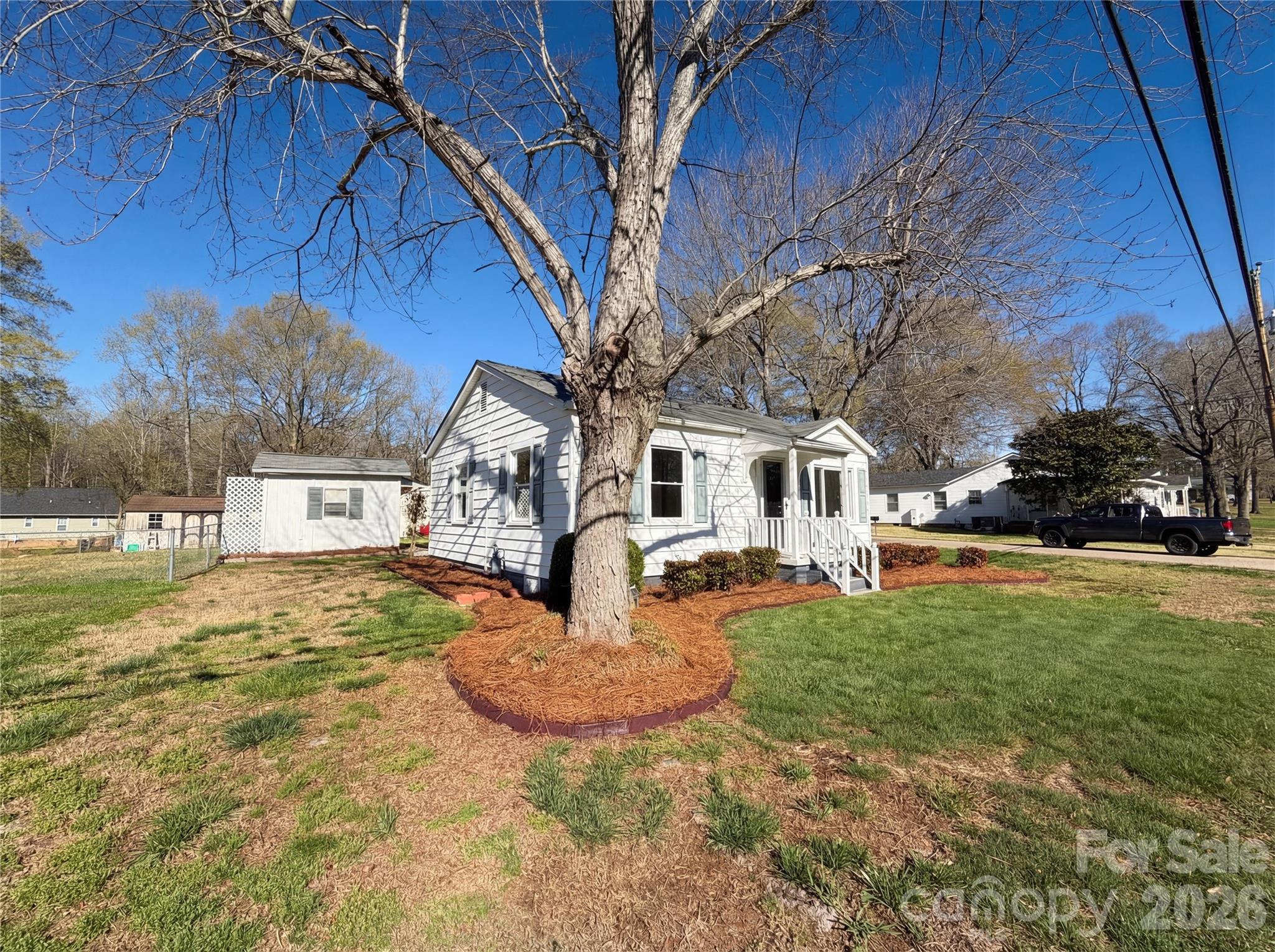 1433 Midlake Road Kannapolis, NC 28083 - Photo 2 of 17