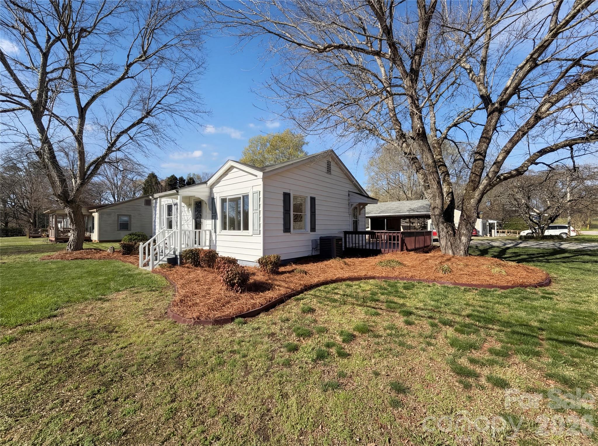 1433 Midlake Road Kannapolis, NC 28083 - Photo 3 of 17