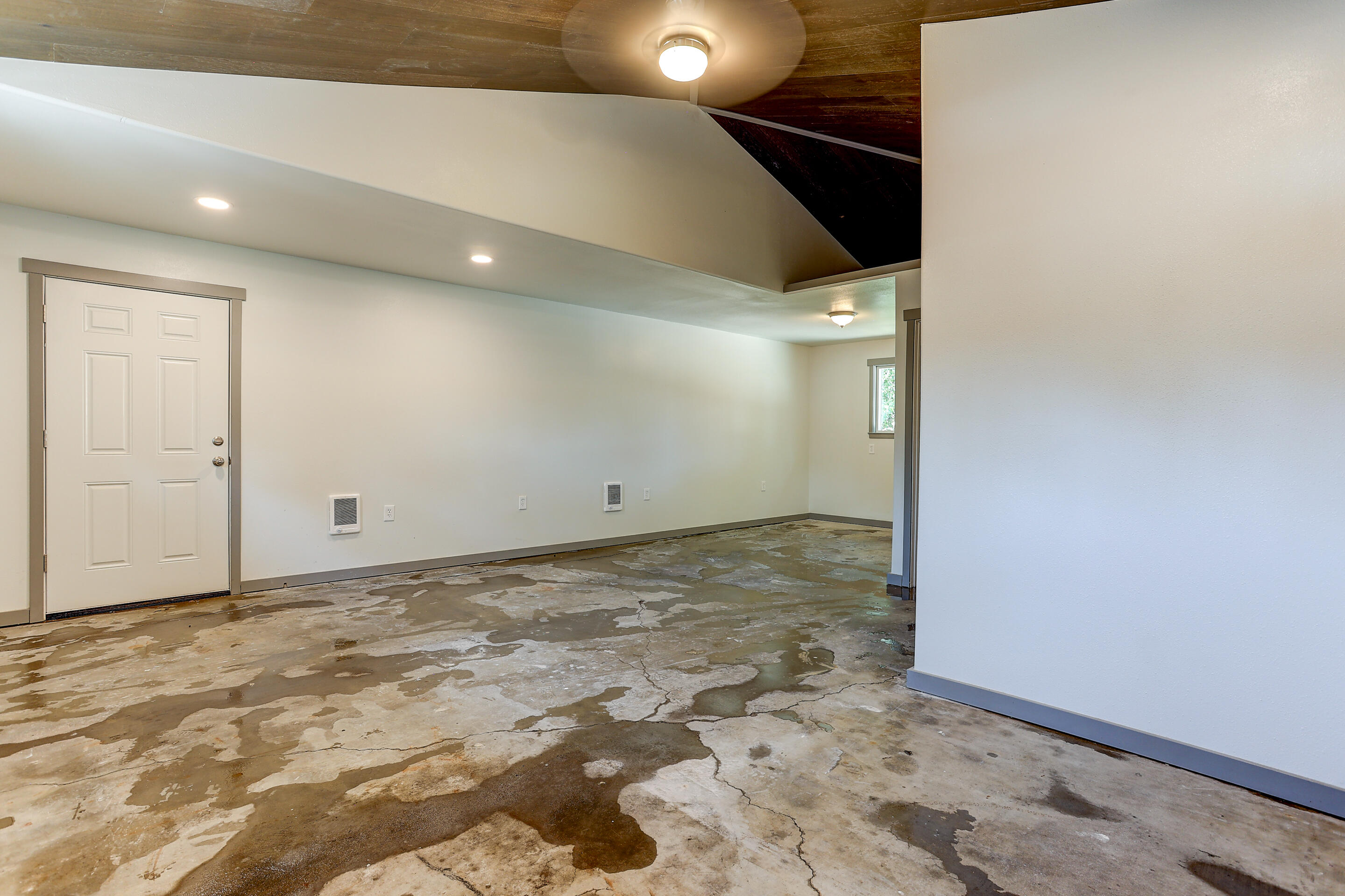 19239 Shoshone Road Bend, OR 97702 - Photo 14 of 39 Finished Space Main Home