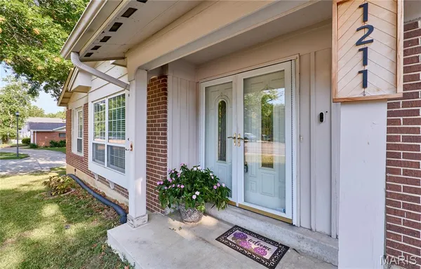 $329,500 | 1211 Big Bend Road, Ballwin, MO 63021