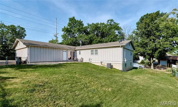 $329,500 | 1211 Big Bend Road, Ballwin, MO 63021