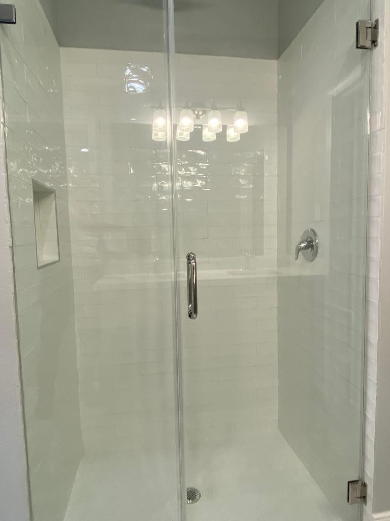 7655 Ameswood Road Houston, TX 77095 - Photo 12 of 23 Primary Bathroom