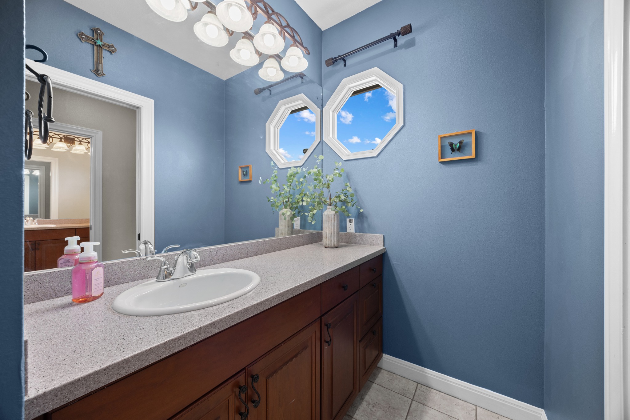 341 Courtnee's Way Georgetown, TX 78626 - Photo 30 of 40 The second Jack and Jill bathroom is located to the right between two spacious bedrooms.