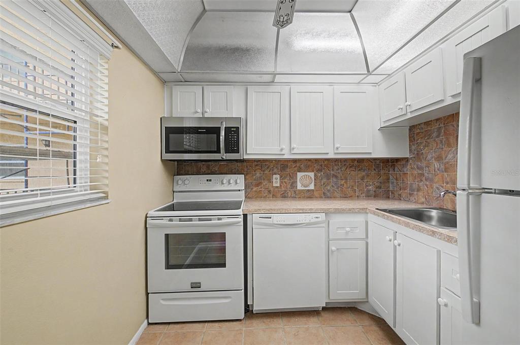 11485 Oakhurst Road, Unit 204 Largo, FL 33774 - Photo 7 of 31 Gallery Image 7