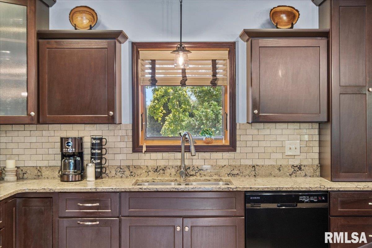 1615 Tozer Road Springfield, IL 62707 - Photo 8 of 93