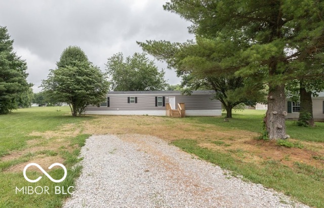 359 Gentlemen Place Cloverdale, IN 46120 - Photo 2 of 21
