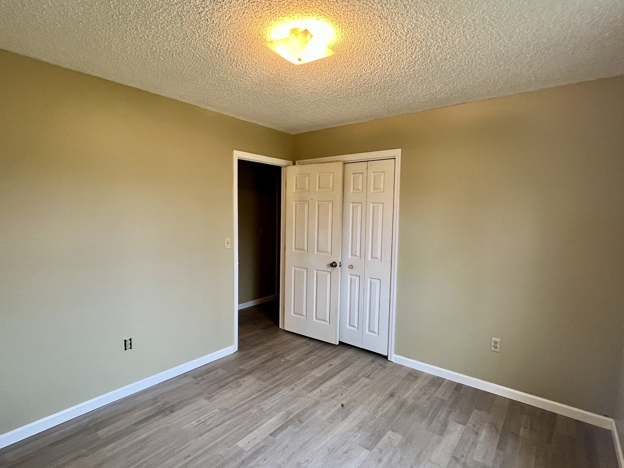 1010 Deep Draw Road Crossville, TN 38555 - Photo 20 of 33 an empty room with wooden floor and windows
