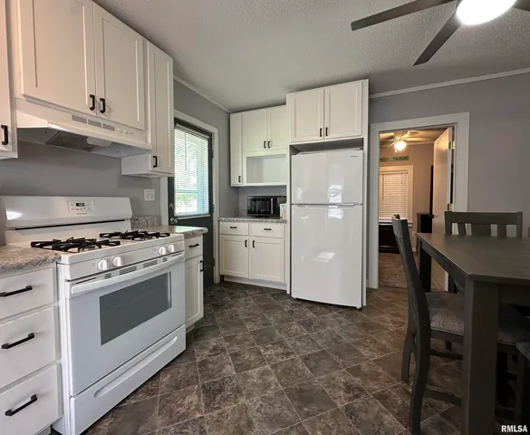 $95,900 | 1028 East Oak Street, Macomb, IL 61455