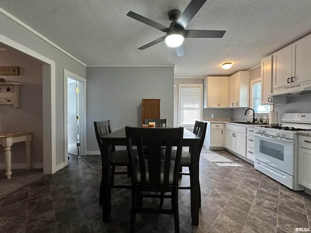 $95,900 | 1028 East Oak Street, Macomb, IL 61455