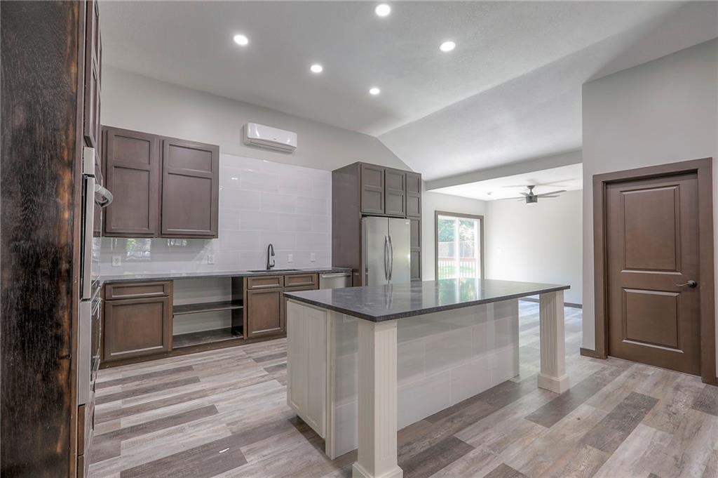 735 East Devon Street Independence, MO 64055 - Photo 11 of 36