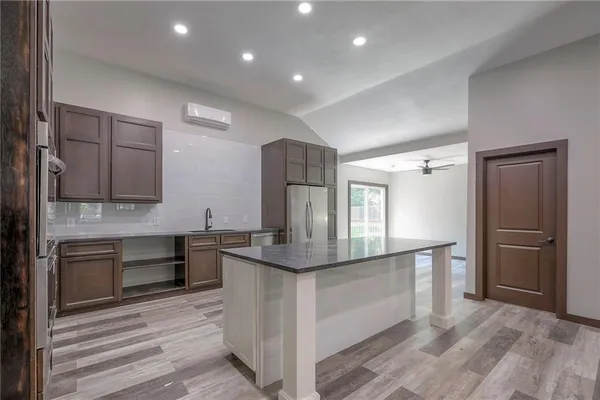 $259,950 | 735 East Devon Street, Independence, MO 64055