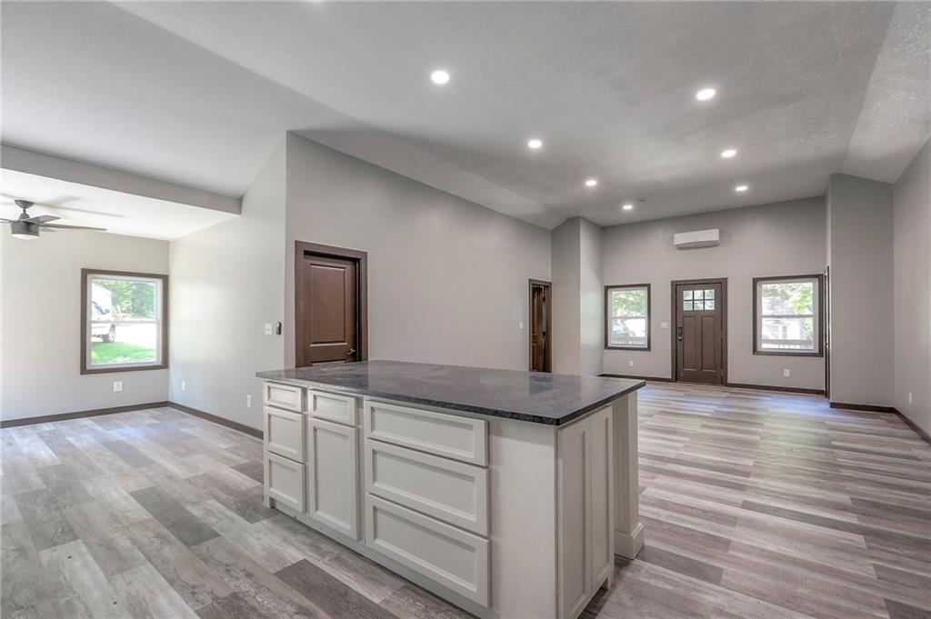 735 East Devon Street Independence, MO 64055 - Photo 13 of 36