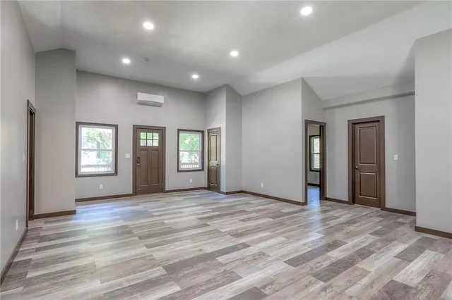 $259,950 | 735 East Devon Street, Independence, MO 64055