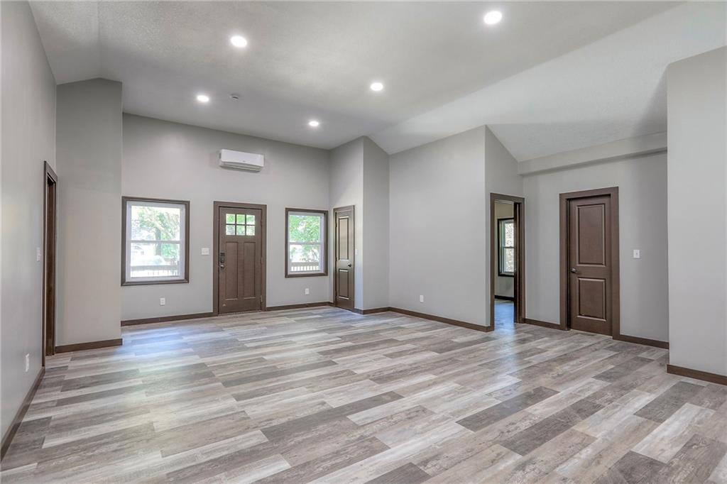 735 East Devon Street Independence, MO 64055 - Photo 19 of 36