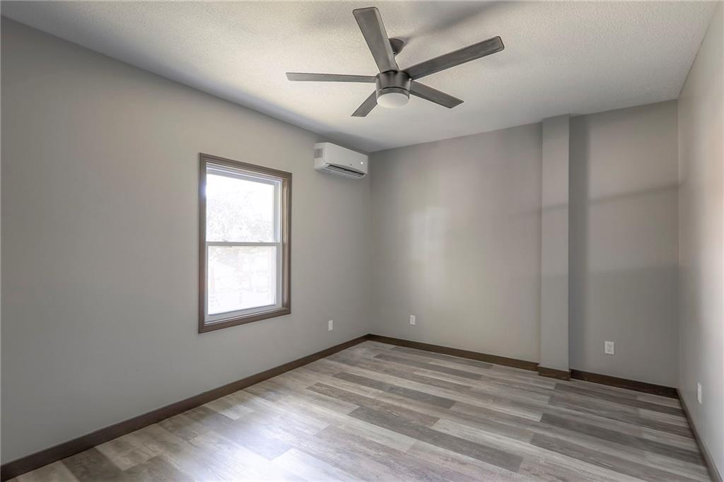 735 East Devon Street Independence, MO 64055 - Photo 29 of 36