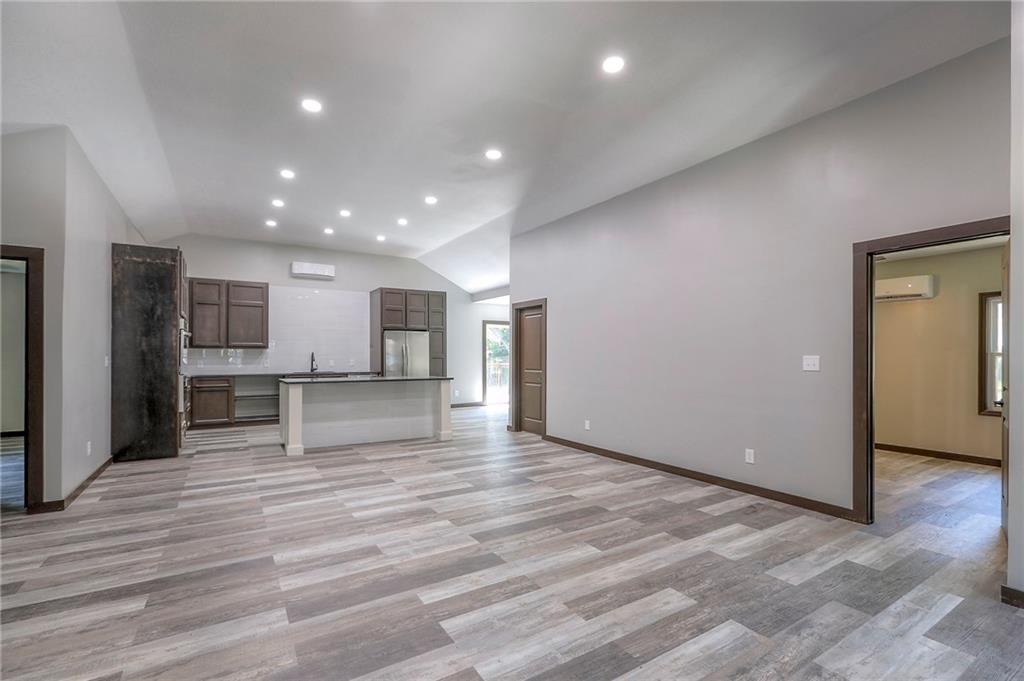 735 East Devon Street Independence, MO 64055 - Photo 5 of 36