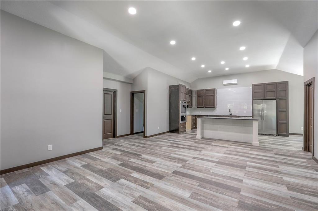 735 East Devon Street Independence, MO 64055 - Photo 6 of 36