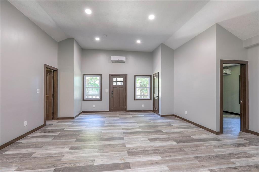 735 East Devon Street Independence, MO 64055 - Photo 7 of 36