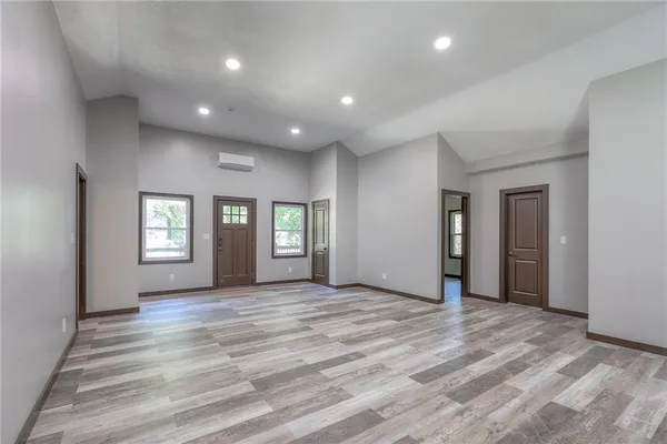 $259,950 | 735 East Devon Street, Independence, MO 64055