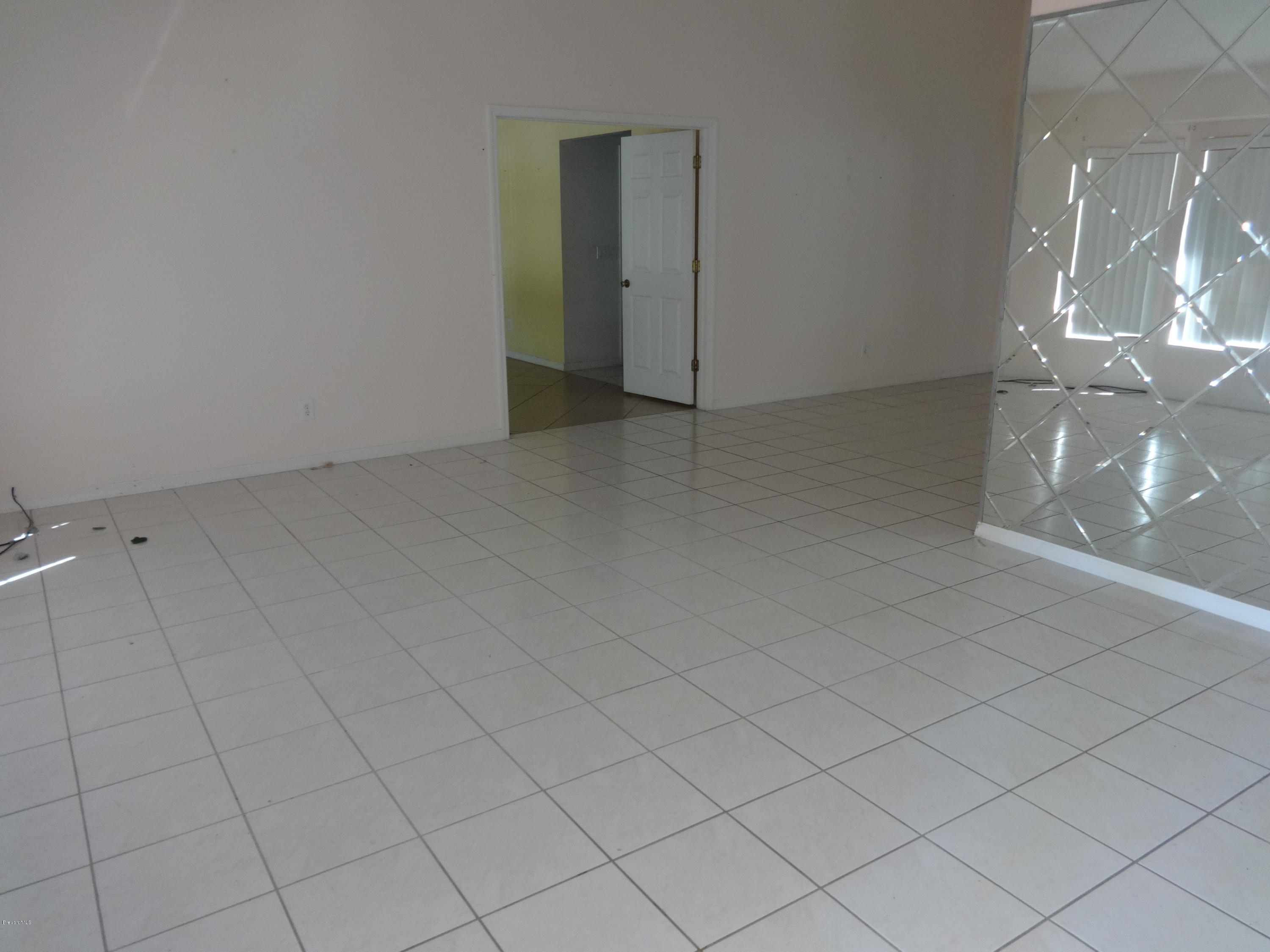246 Crystal Lake Road Melbourne, FL 32901 - Photo 3 of 14 DSC00873