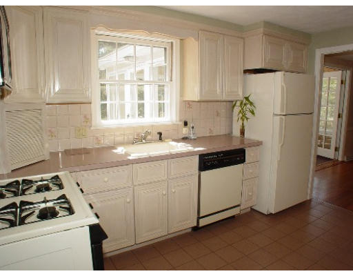 2 Snowberry Road Andover, MA 01810 - Photo 2 of 8