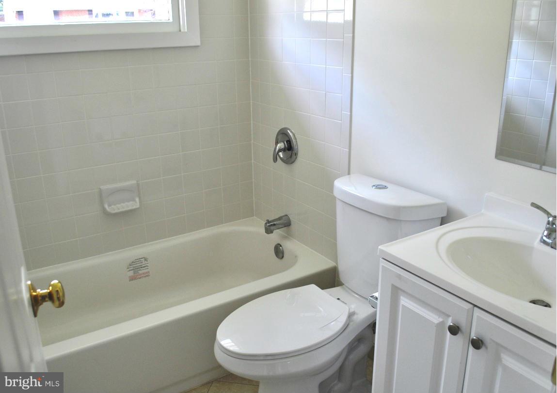 5309 Moultrie Road Springfield, VA 22151 - Photo 4 of 11 Hall bathroom