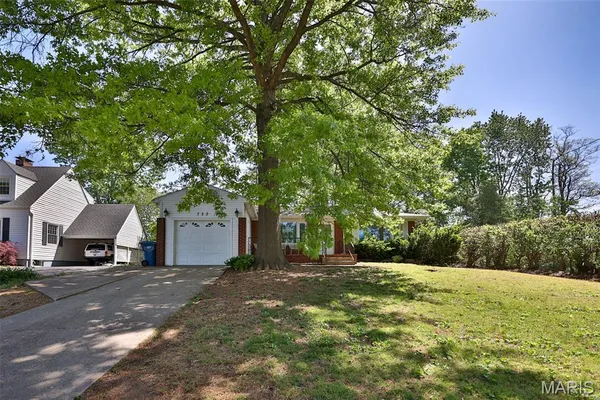 $216,000 | 732 East Lake Drive, Edwardsville, IL 62025