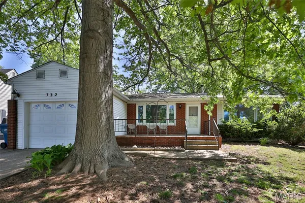 $216,000 | 732 East Lake Drive, Edwardsville, IL 62025