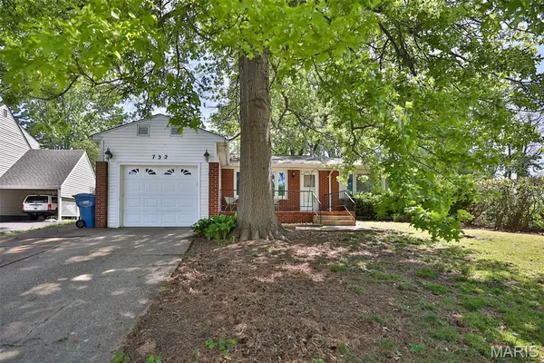 $216,000 | 732 East Lake Drive, Edwardsville, IL 62025