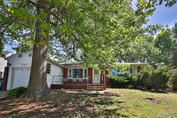 $216,000 | 732 East Lake Drive, Edwardsville, IL 62025