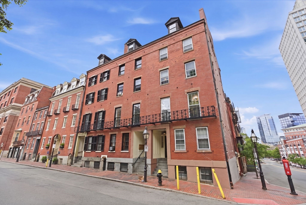 4 Derne Street, Unit 2 Boston, MA 02114 - Photo 30 of 32