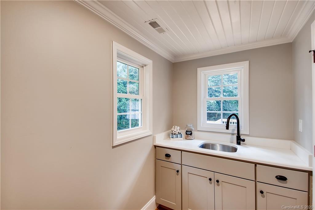 142 Renwick Road Charlotte, NC 28211 - Photo 19 of 28 Gallery Image 19