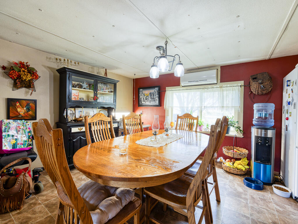 4650 Lower Klamath Lake Road Klamath Falls, OR 97603 - Photo 33 of 37 a dining room with furniture and window