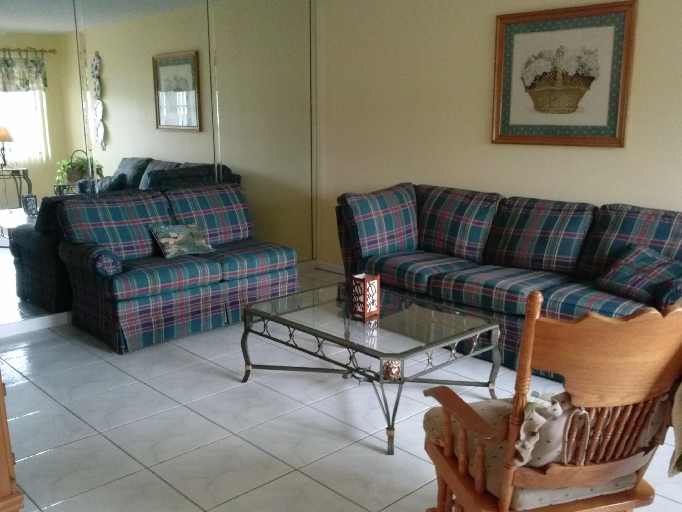 1098 Cornwall East, Unit 1098 Boca Raton, FL 33434 - Photo 7 of 22 LIVING ROOM