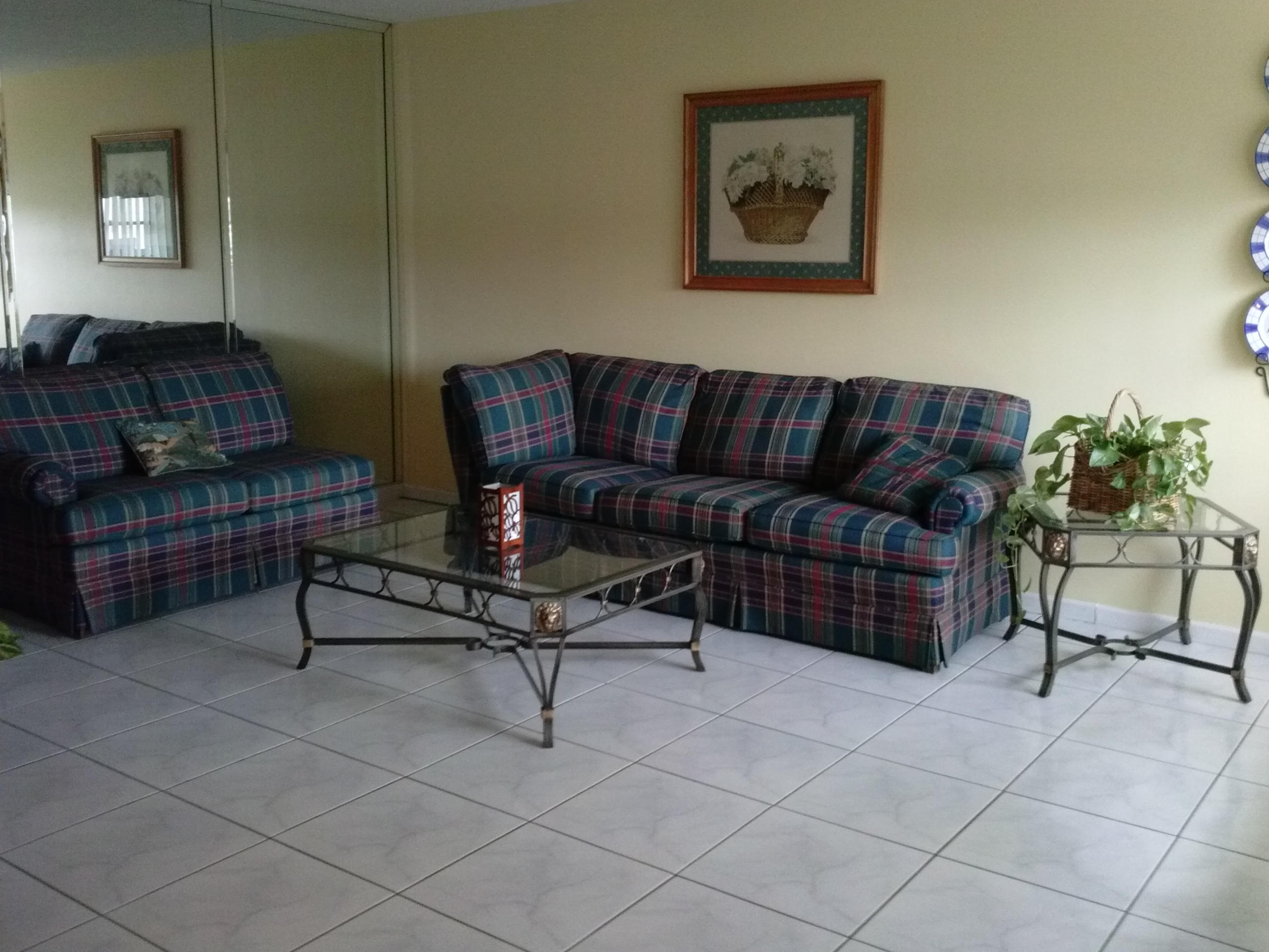 1098 Cornwall East, Unit 1098 Boca Raton, FL 33434 - Photo 8 of 22 LIVING ROOM