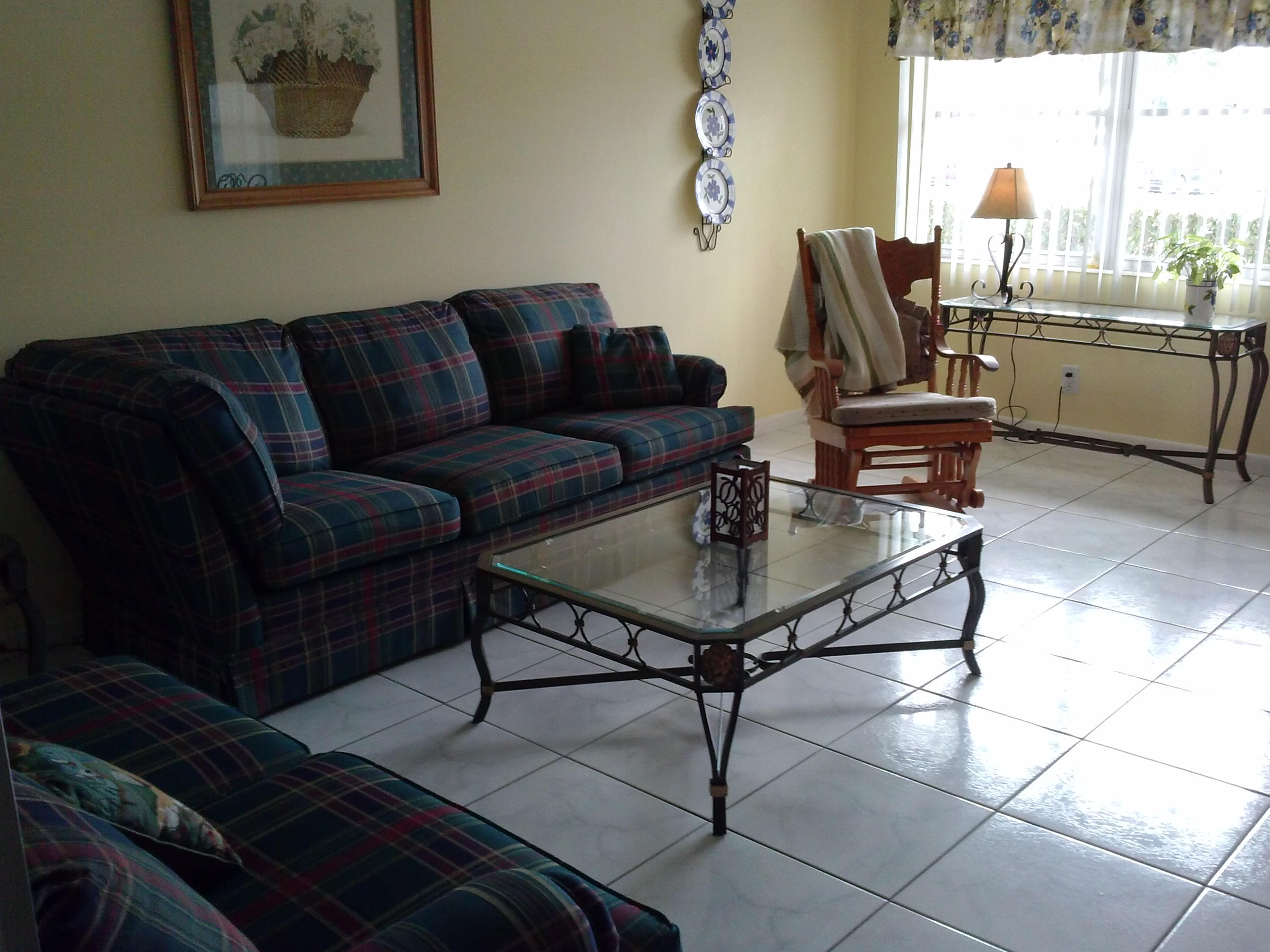 1098 Cornwall East, Unit 1098 Boca Raton, FL 33434 - Photo 9 of 22 LIVING ROOM