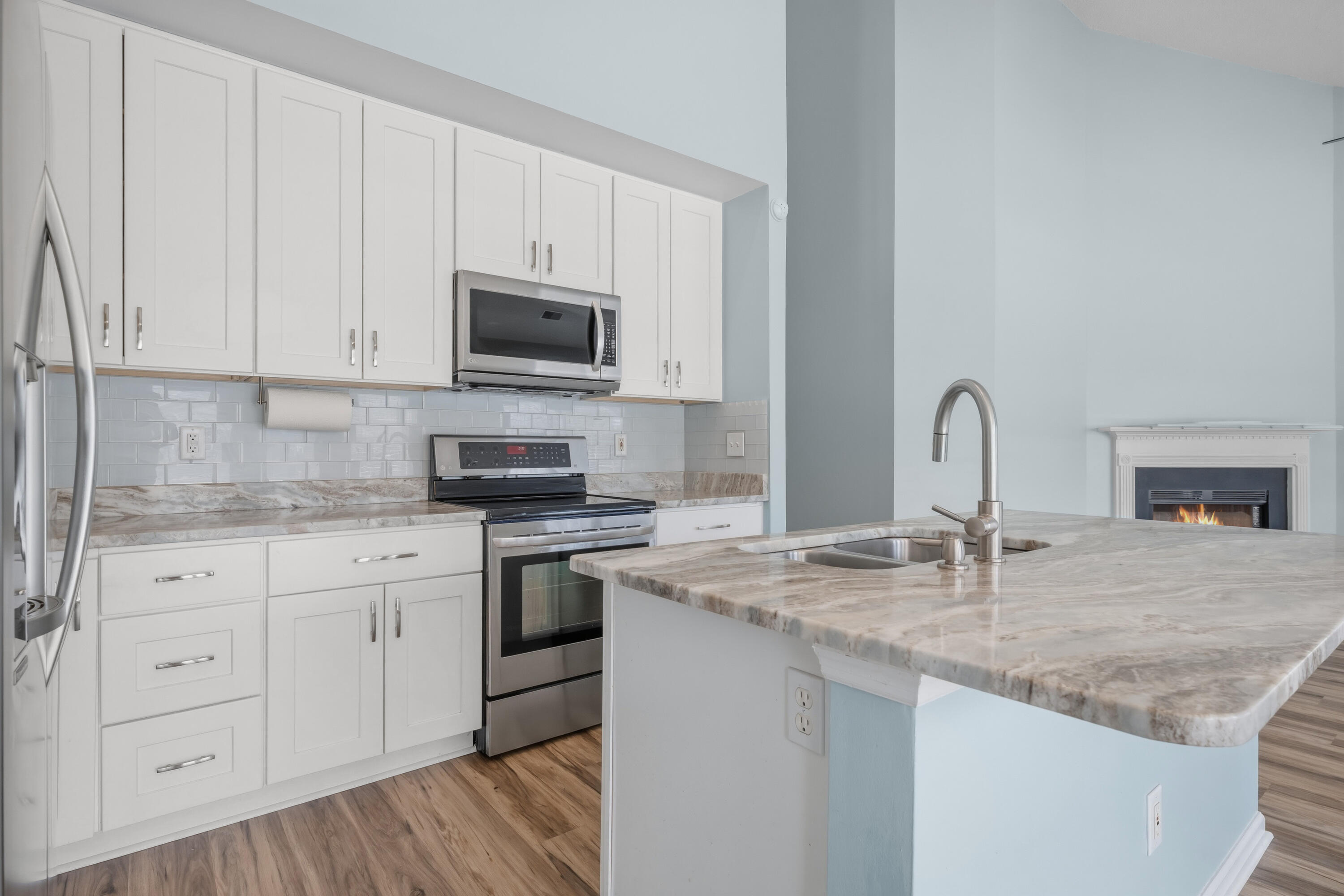 104 Oakbluff Rd kitchen backsplash