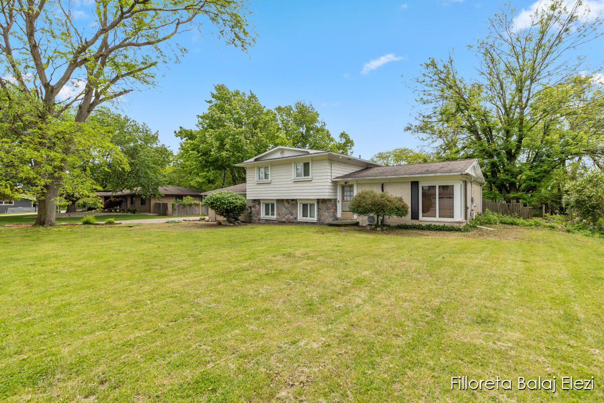 421 Sunview Avenue Portage, MI 49002 - Photo 2 of 40 IMG_1001