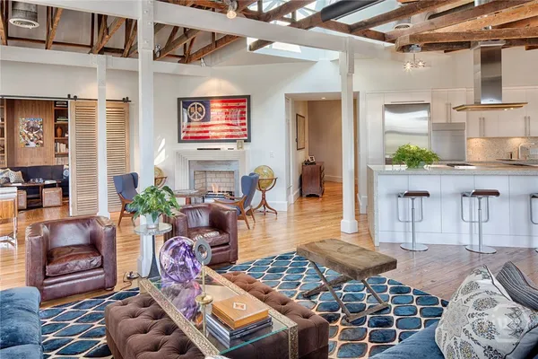 $5,200,000 | 232 East Broughton Street, Savannah, GA 31401