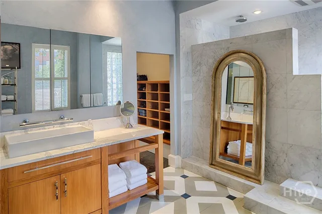 $5,200,000 | 232 East Broughton Street, Savannah, GA 31401