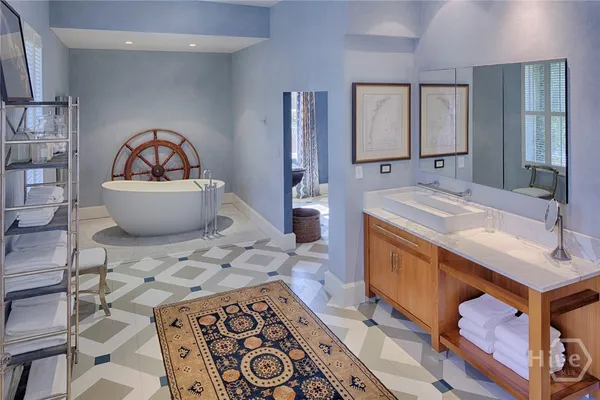 $5,200,000 | 232 East Broughton Street, Savannah, GA 31401