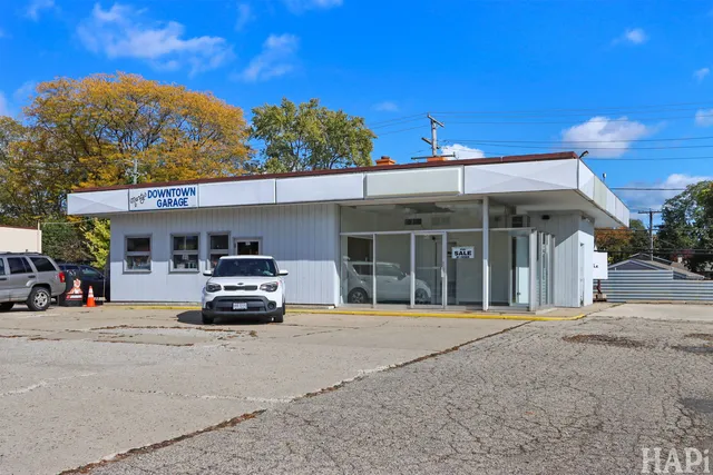 $1,995,000 | 426 South Milwaukee Avenue, Libertyville, IL 60048