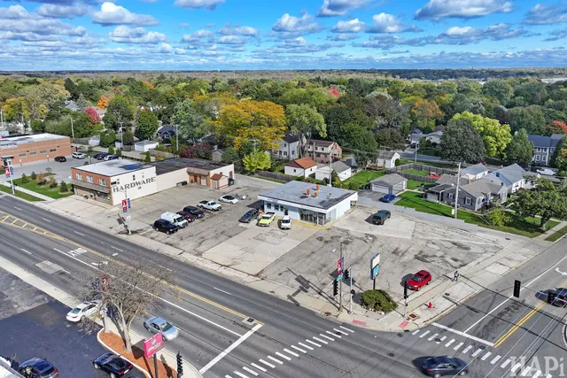 $1,995,000 | 426 South Milwaukee Avenue, Libertyville, IL 60048