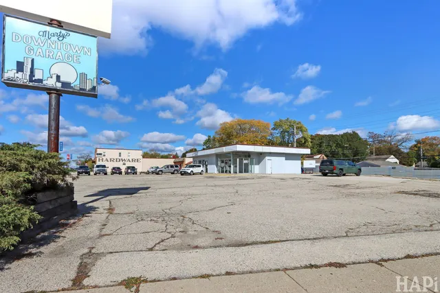 $1,995,000 | 426 South Milwaukee Avenue, Libertyville, IL 60048