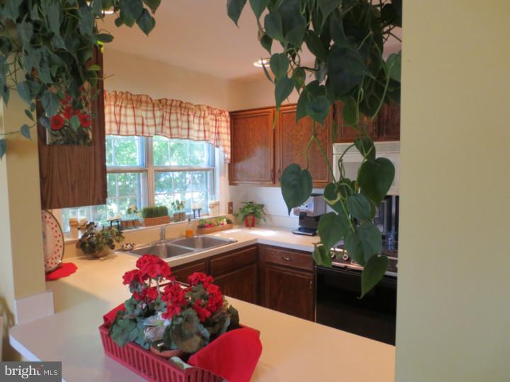 24 Tanglewood Drive Reading, PA 19607 - Photo 11 of 23 Kitchen