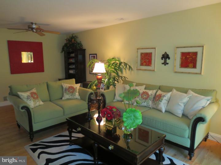 24 Tanglewood Drive Reading, PA 19607 - Photo 5 of 23 Living Room