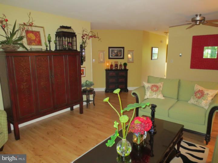 24 Tanglewood Drive Reading, PA 19607 - Photo 6 of 23 Living Room