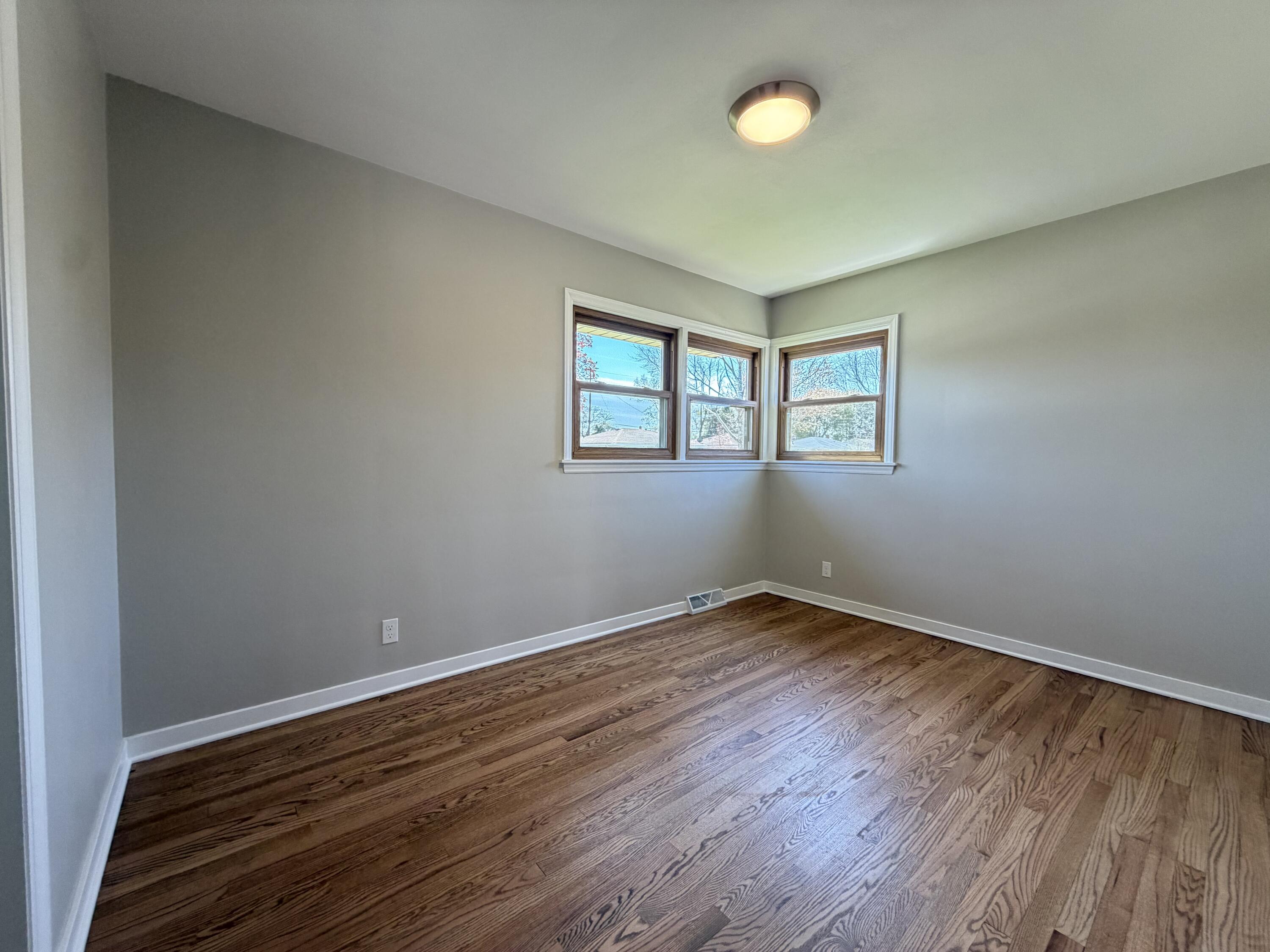 1010 Shorecrest Drive Racine, WI 53402 - Photo 9 of 14 Primary Bedroom