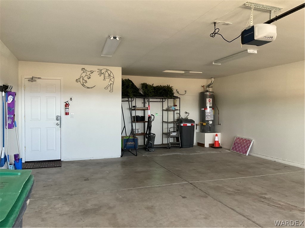 1614 Valencia Road Fort Mohave, AZ 86426 - Photo 5 of 35 Garage